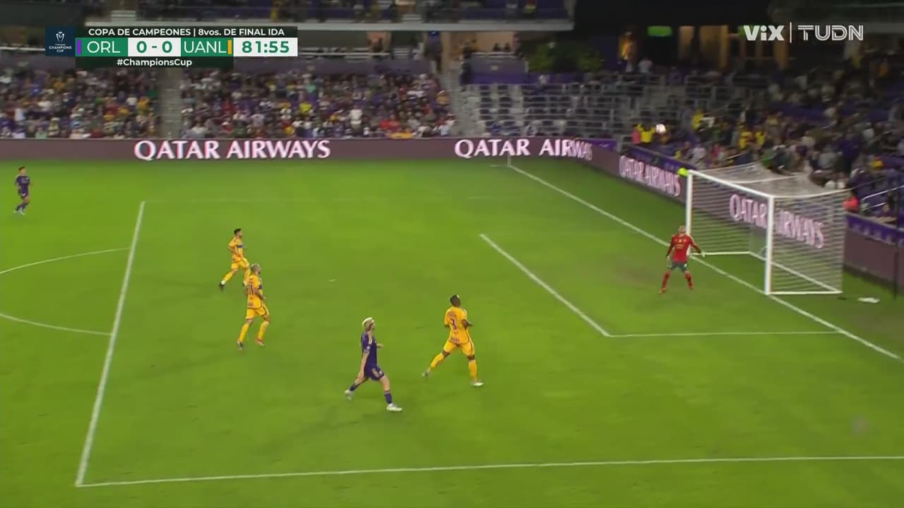 ¡Busca la de lujo! McGuire toca por encima de Nahuel y falla