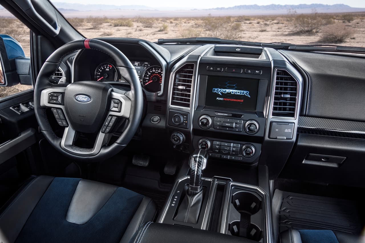 El nuevo sistema de suspensión desarrollado para la versión 2019 contempla que muchos usuarios someterán a sus camionetas a abusos. Por ello, este sistema aumenta la rigidez de los amortiguadores cuando detecta que la camioneta está en el aire.