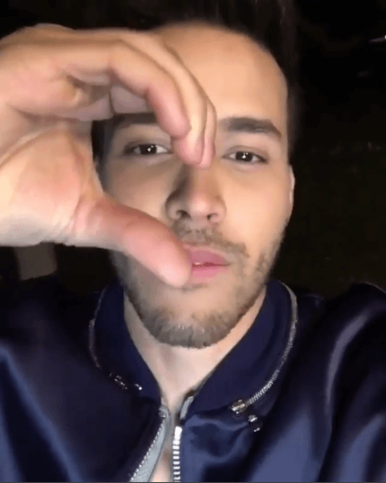 Prince Royce mandó un tierno mensaje a sus fans y compartió la mitad de su corazón.