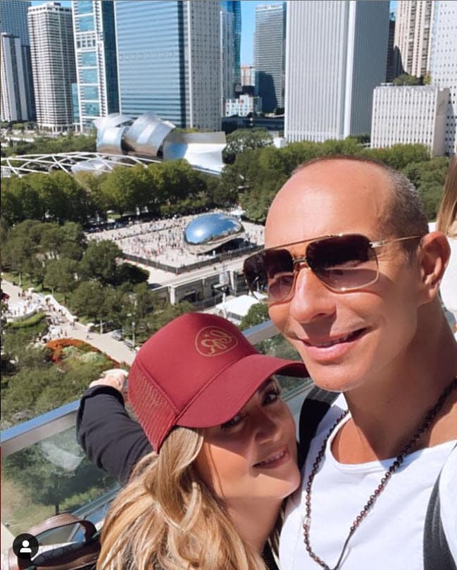 En repetidas ocasiones Andrea Legarreta ha declarado que su esposo
<b>Erik Rubín es el gran amor de su vida.</b> Con él ha formado una familia junto a sus dos hijas, Mía y Nina.
<br>
