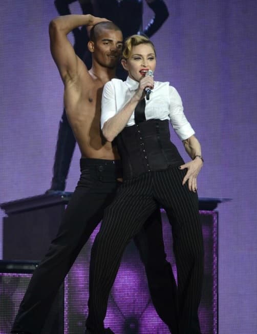 ¡Ay, ay ay! No perdían el tiempo arriba del escenario.