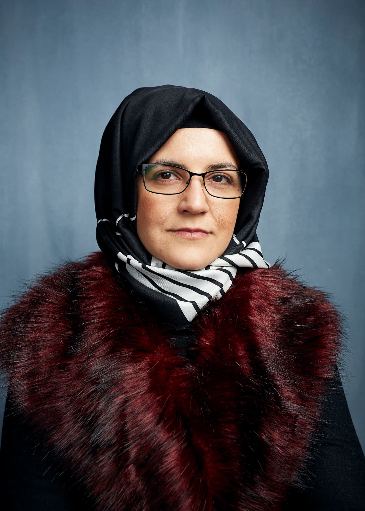 <b>Hatice Cengiz, novia de Jamal Khashoggi.</b> La prometida del periodista del diario The Washington Post que fue asesinado 
<a href="https://www.univision.com/noticias/relaciones-internacionales/arabia-saudita-confirma-que-el-periodista-jamal-khashoggi-murio-en-su-consulado-en-turquia">dentro de la embajada de Arabia Saudita en Turquía</a> fue invitada por Gerry Connolly, representante demócrata de Virginia.