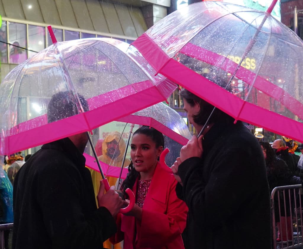 Ni las condiciones del tiempo, que incluyeron lluvia, impidieron que ese millón de personas, recibieran el 
<b>Año Nuevo en Times Square. </b>