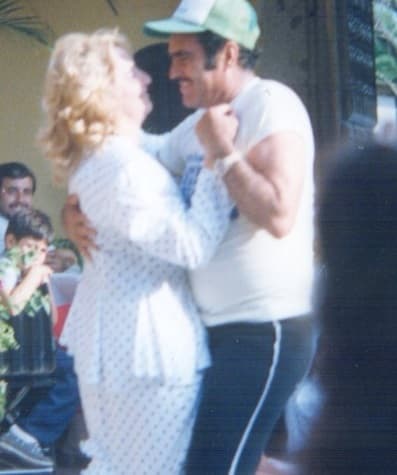 "Cuquita, mi compañera de vida. Mi mujer, mi pilar, mi amor... Cuando le pedí que fuera mi novia me rechazó una vez y la segunda me dejó esperando por tres días, fueron los más largos de mi vida. Hoy seguimos juntos y felices", escribió Vicente.