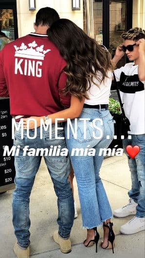 En sus historias de Instagram, Elizabeth publicó esta imagen donde agregó la leyenda: "Momentos... Mi familia, mía, mía".