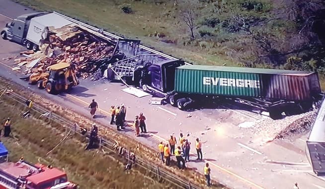 Al menos un muerto en aparatoso choque en la I-80