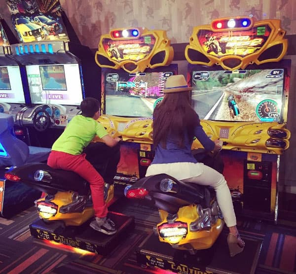 El pequeño se lleva muy bien con 
<b><a href="http://www.univision.com/temas/angelique-boyer">Angelique Boyer</a></b>, juegan y pasan muy buenos ratos.