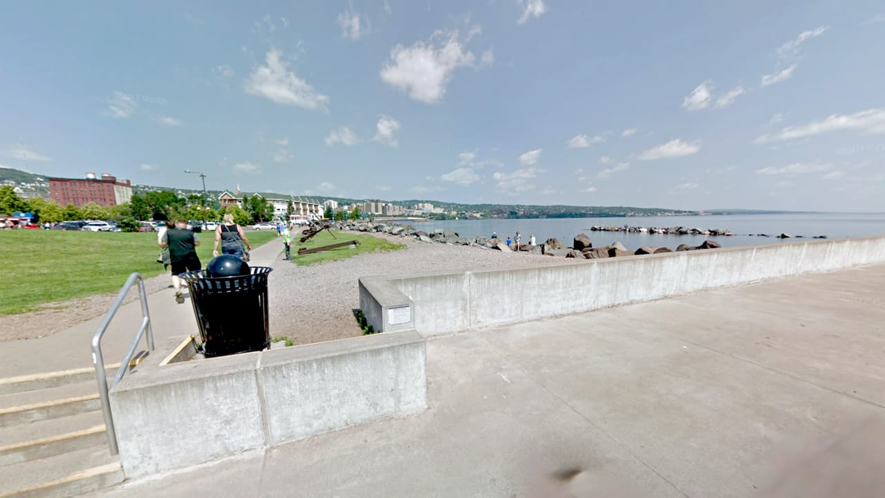 <b>Minnesota</b>. 25 de 42 playas analizadas resultaron peligrosas por al menos un día en 2018. New Duluth Boat Club (condado St. Louis) dió medidas inseguras para los bañistas durante 16 días, más que cualquier otra en Minnesota.