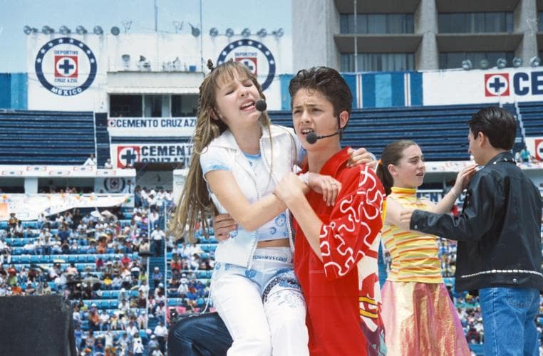 En ese entonces también comenzó su trayectoria musical con sus telenovelas, pues interpretaba los temas principales de cada historia y realizaba conciertos.