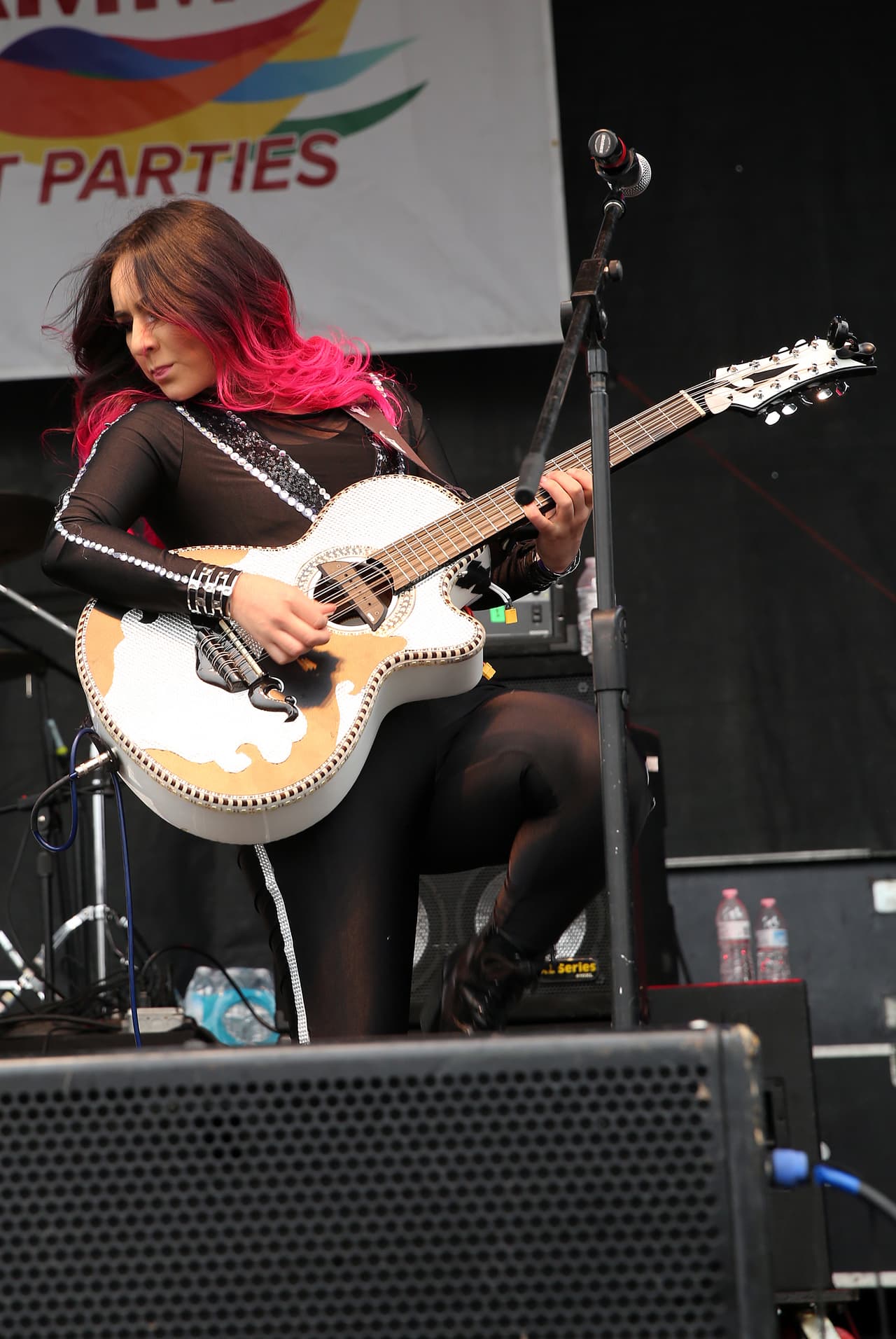 Con su talento y belleza prendieron la fiesta callejera del Latin GRAMMY