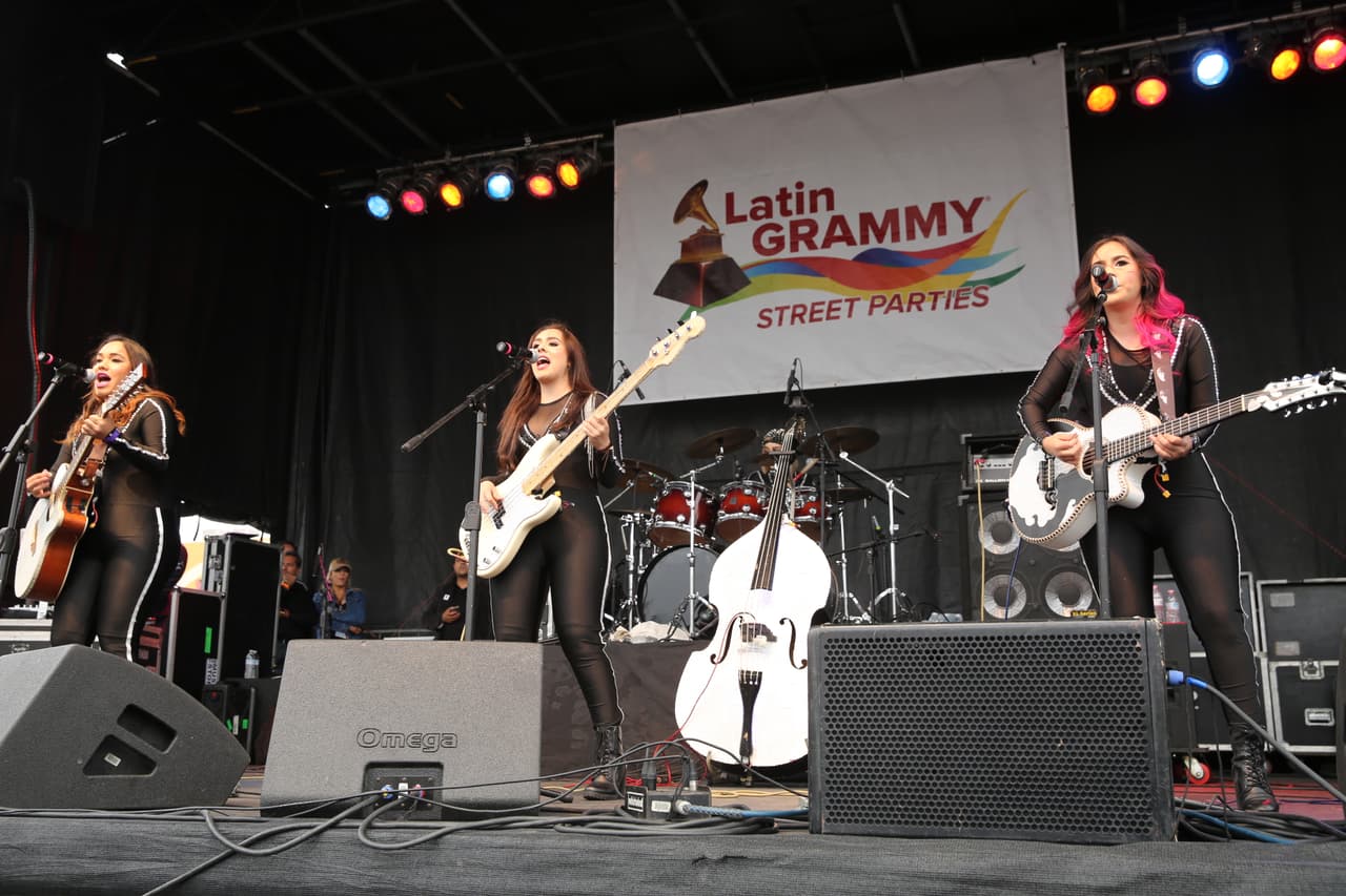 Con su talento y belleza prendieron la fiesta callejera del Latin GRAMMY