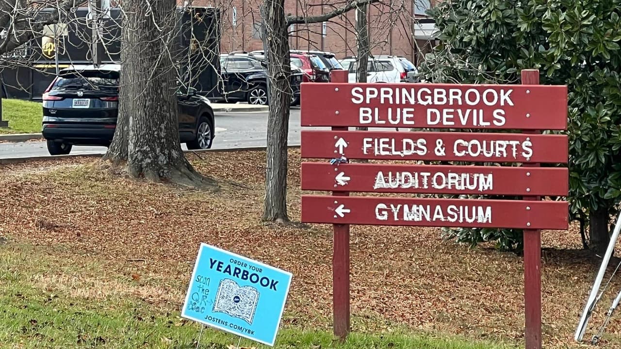Apuñalan a un estudiante en Springbrook High School en Montgomery: una persona está bajo custodia