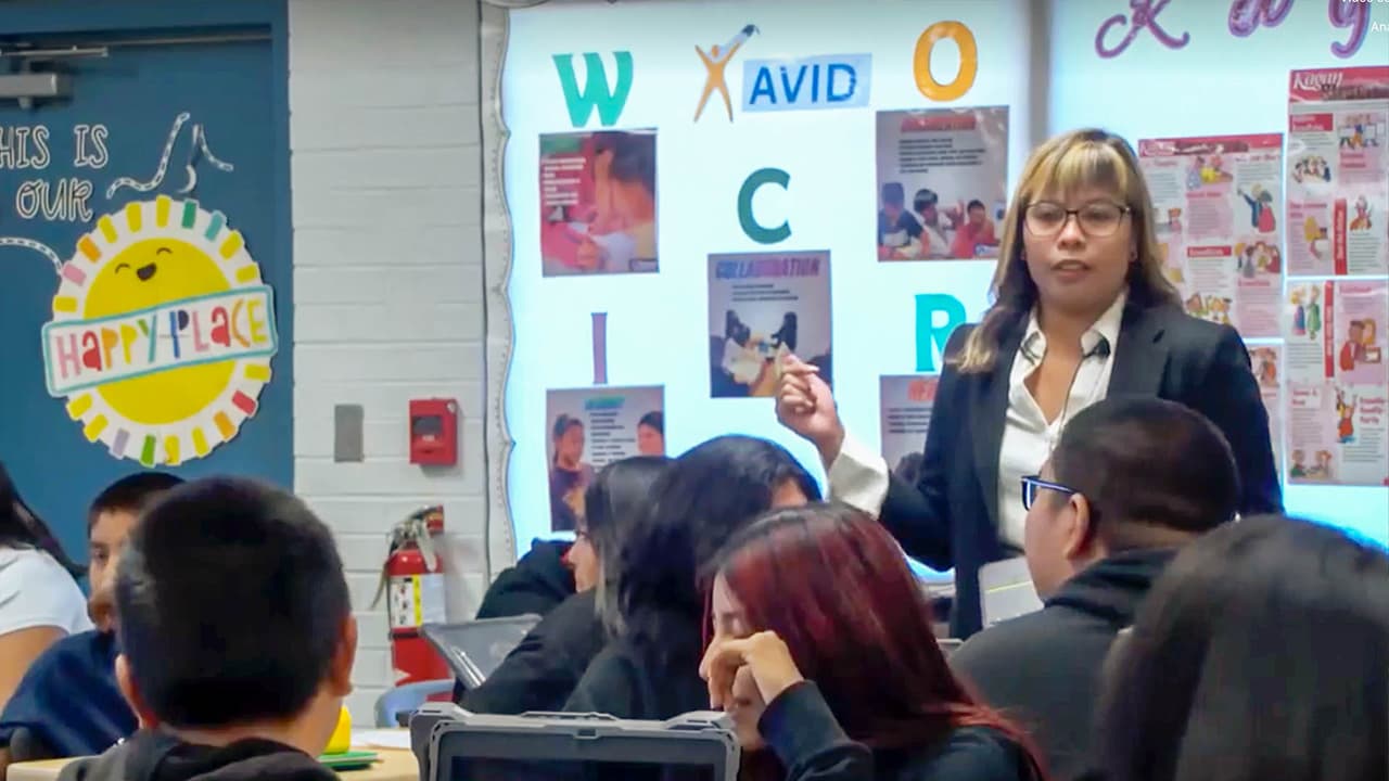 Visas más caras provocan salida en masa de maestros extranjeros en escuela de Arizona