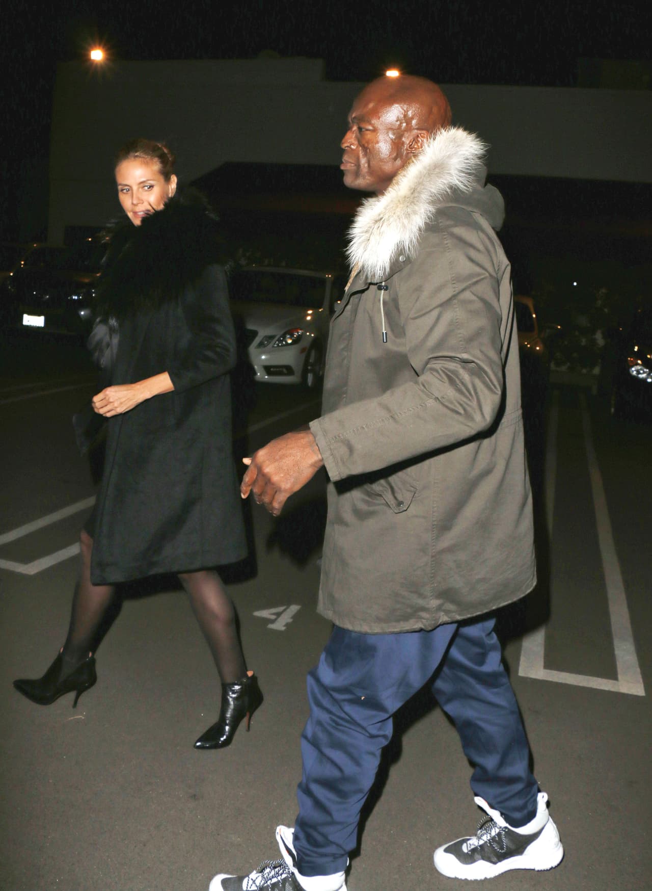 Los paparazzi captaron a Heidi y Seal saliendo de una cena.