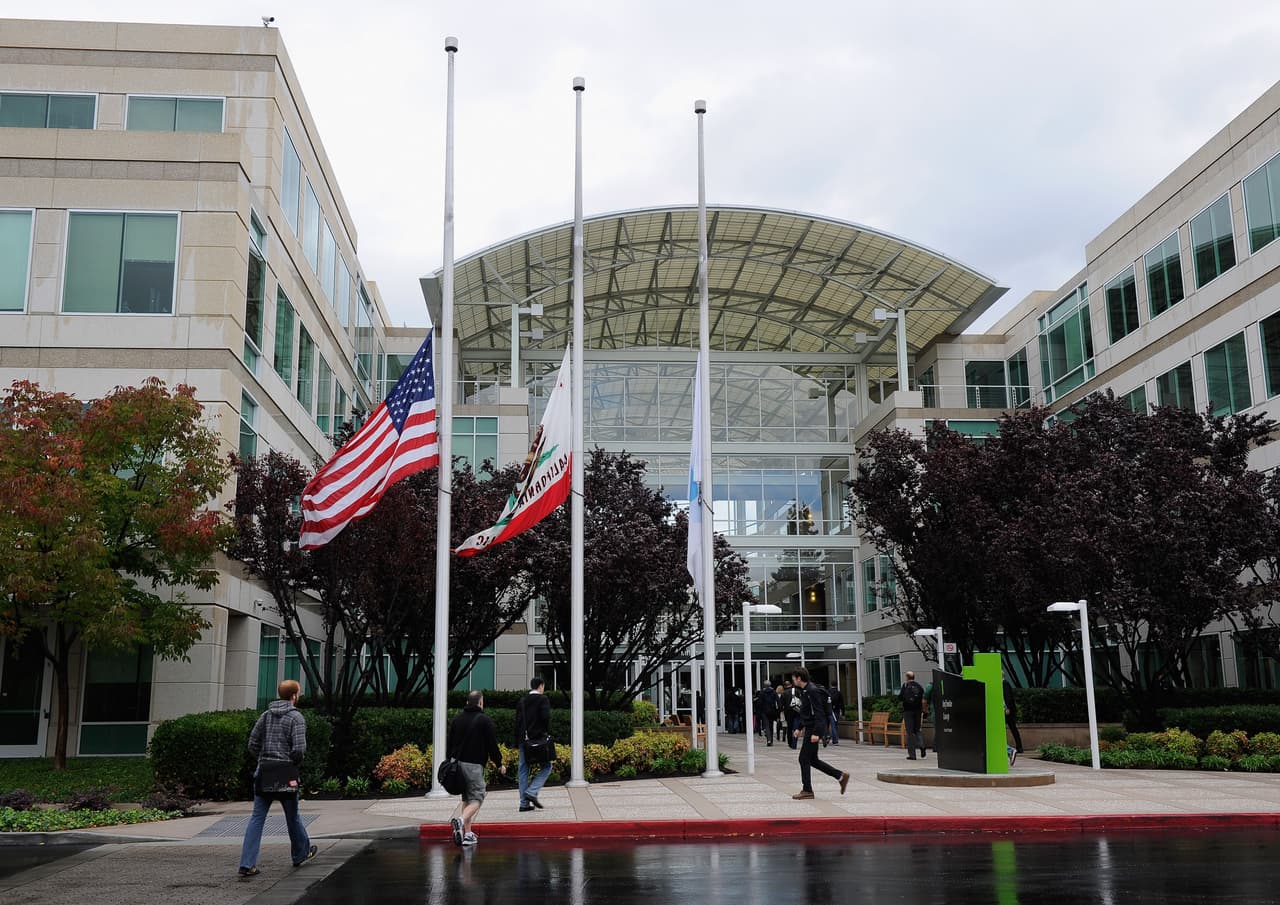 Hombre hallado muerto en oficinas de Apple era un joven de 25 años