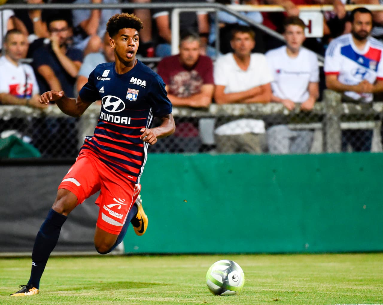 El joven Willem Geubbels, del Lyon, tendría varios pretendientes para este mercado: Bayern, Mónaco, Manchester City, Arsenal, Chelsea y hasta el Barcelona estarían pensando en él.