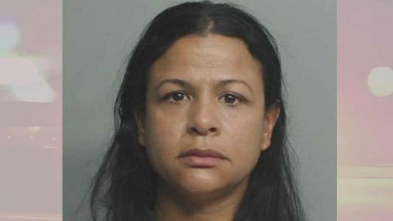 Exempleada de un centro de vida asistida es arrestada por golpear a una anciana de 87 años que sufre de Alzheimer