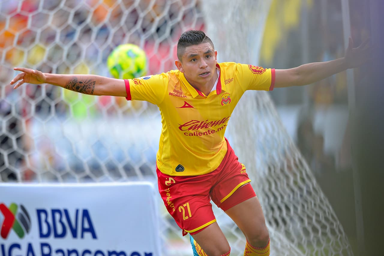 Un gol solitario de Miguel Sansores le dio la victoria a los Monarcas Morelia en el partido de ida ante el líder general.