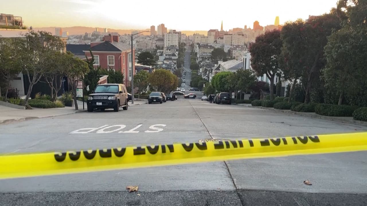 Esposo de Nancy Pelosi sufrió una fractura en el cráneo tras ser atacado en su casa con un martillo: se recupera tras cirugía