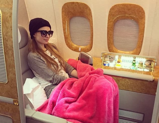 Eso sí, en este tipo de vuelos tampoco deja de ser consentida, el servicio está a sus pies.