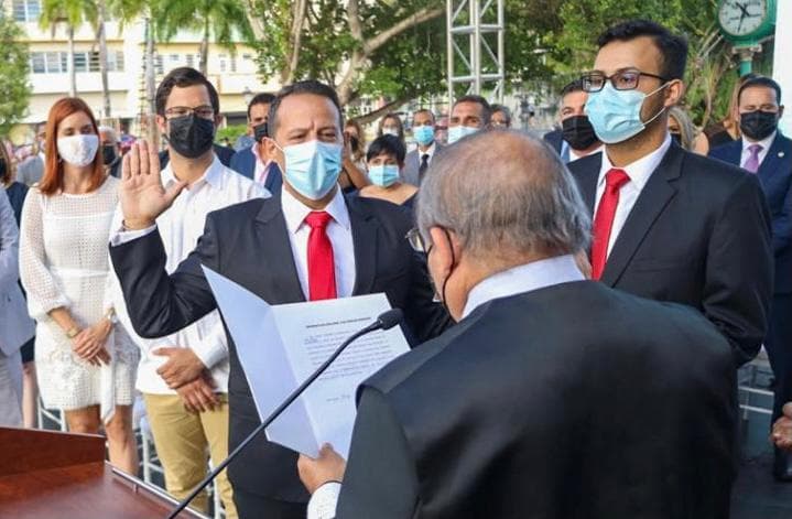 Alcalde Julio Roldán inicia su mandato solicitando auditoría municipal en Aguadilla