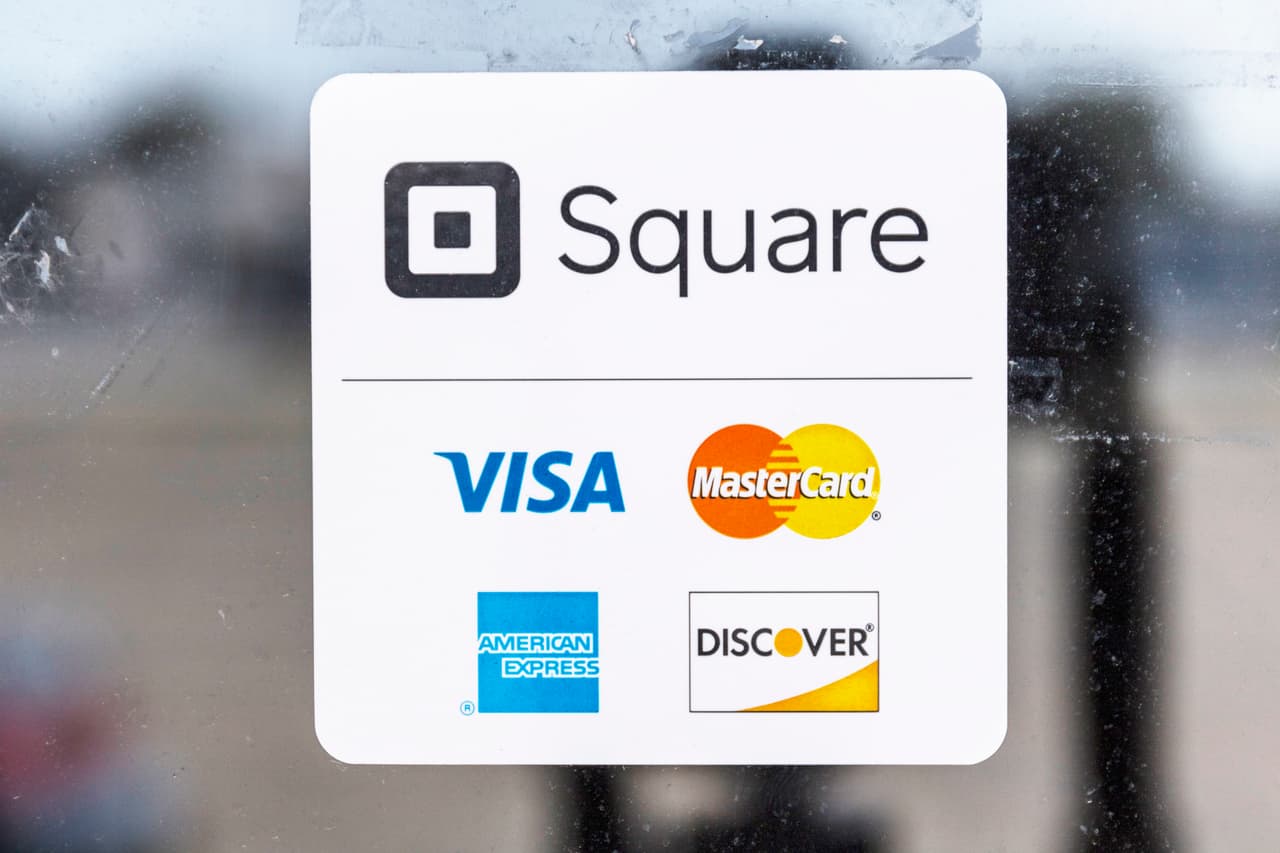<b>Puesto 12. Square.</b> Esta compañía californiana ofrece tecnología de punto de venta móvil a pequeños comerciantes y creó la aplicación Cash, para transferir efectivo instantáneamente. Esta aplicación, que compite con Venmo y Paypal, proporciona el 70% de las ganancias de Square. Creció 265% su valor en el mercado.
<br>
