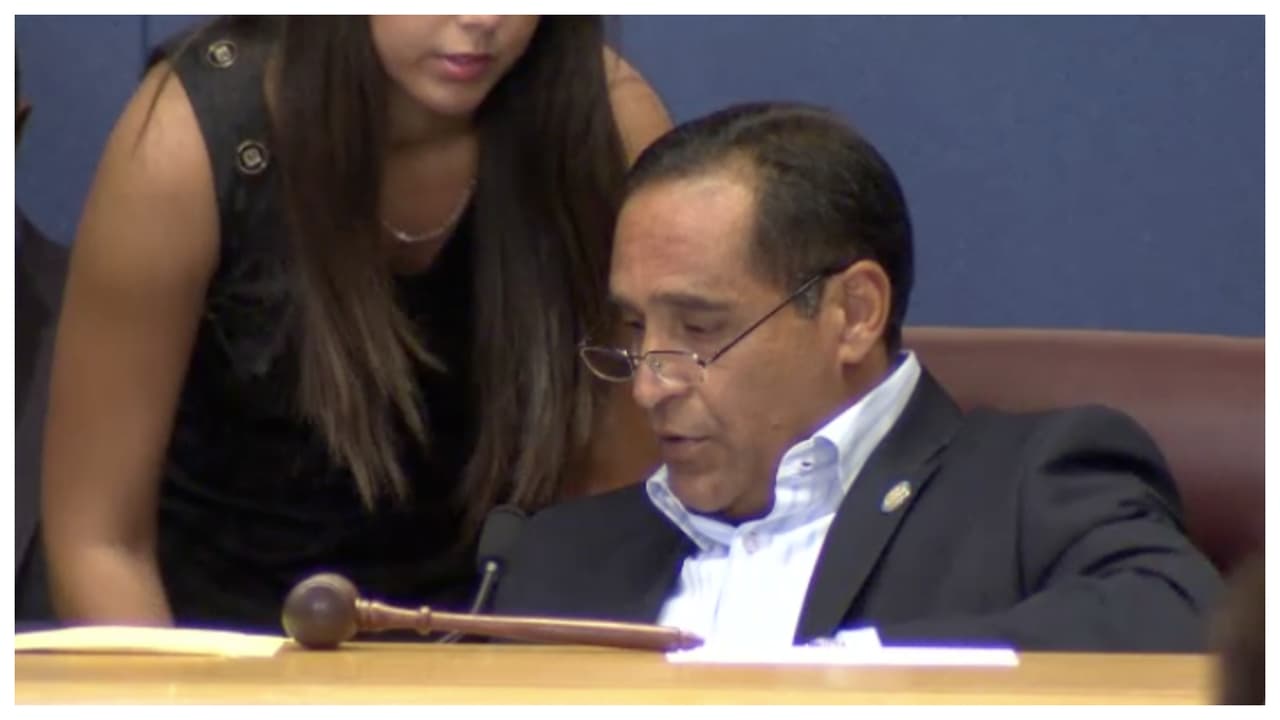 Fiscalía de Miami-Dade presentará cargos criminales al comisionado Joe Martínez