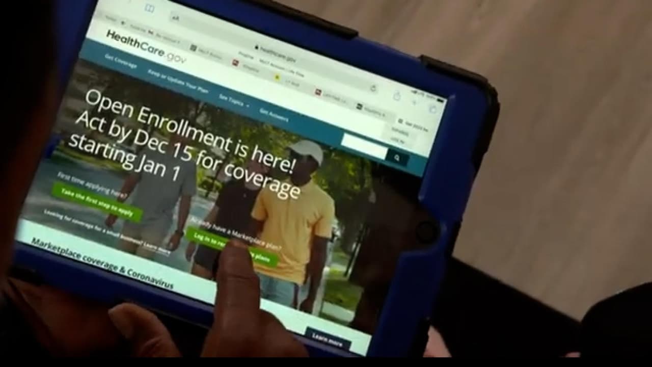 <b>Mira también: </b>Si eres uno de aproximadamente 31 millones de personas con cobertura bajo la Ley del Cuidado de Salud a Bajo Precio, es hora de pensar en tu cobertura para 2023. Hablamos con el agente de seguros Santiago Hernández y nos explica todo lo que debe saber a la hora de solicitar su cobertura de Obamacare. 
<a href="https://www.univision.com/noticias" target="_blank">Sigue todas las noticias en Univision. </a>