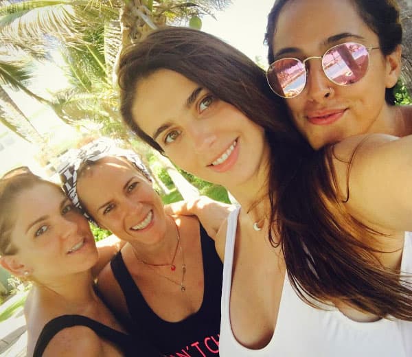 No cabe duda que Michelle es muy bella, irradia felicidad por su embarazo y por la boda.