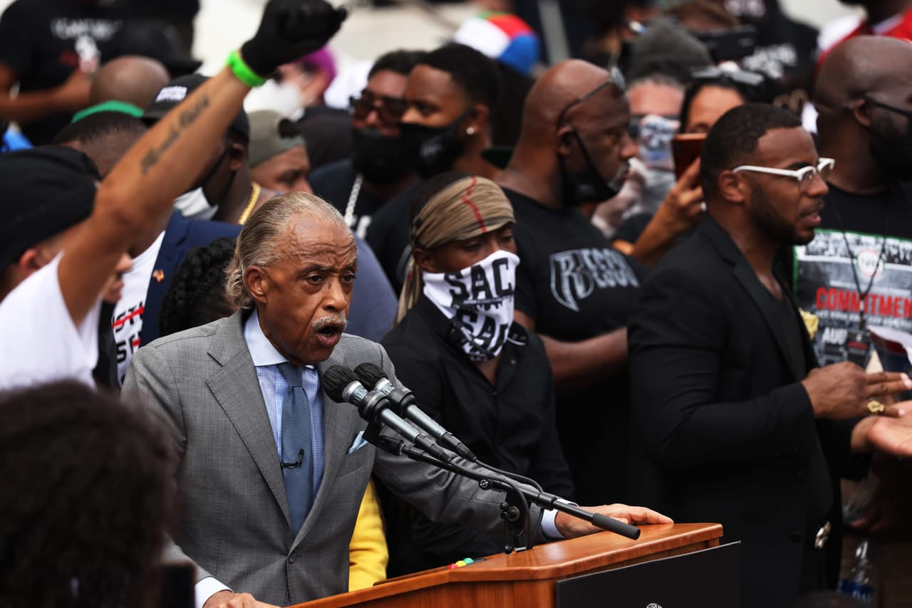 Sharpton reunió a las familias de Jacob Blake, George Floyd, Breonna Taylor, Rayshard Brooks, Ahmaud Arbery, Trayvon Martin y Eric Garner, entre otras víctimas de la brutalidad policial o violencia racista.
<br>