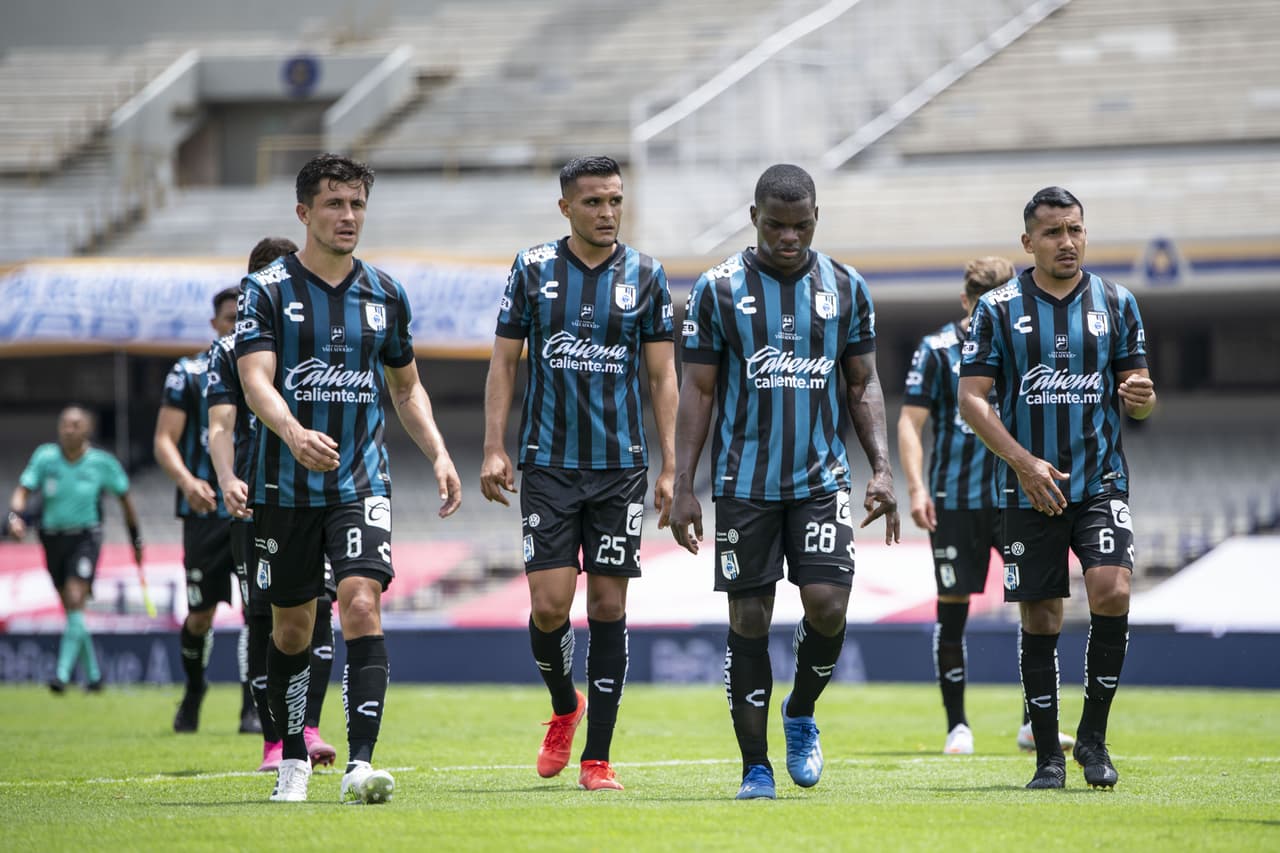 En la parte complementaria, Alfonso Luna (57’) salió expulsado. Los Gallos se quedaban con diez hombres en la cancha.