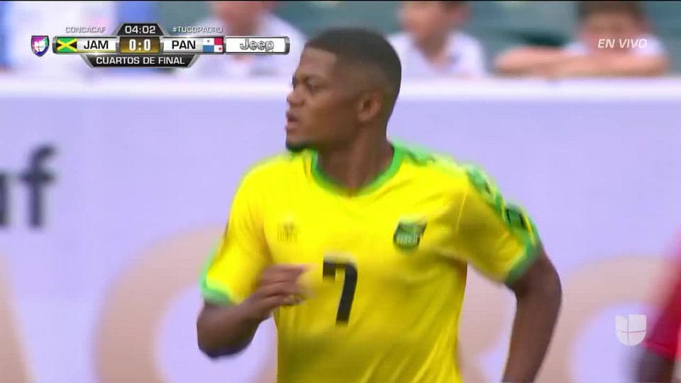 Tiro desviado de Leon Bailey