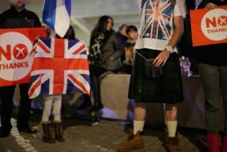 Un sondeo divulgado al cierre de las urnas en Escocia otorga un 54% de votos al "no" a la independencia.