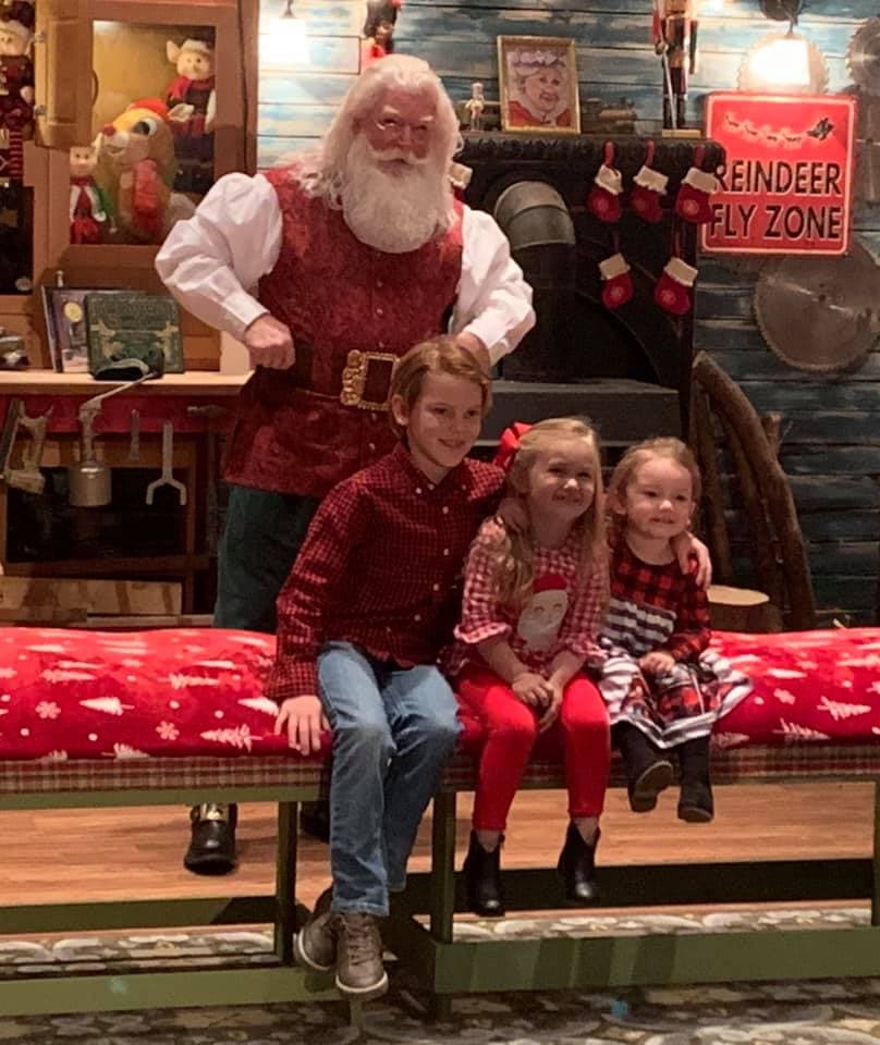 Lakeside Lights Spectacular está abierto todos los días desde el 20 de noviembre de 2020 al 5 de enero de 2021 y los fines de semana del 9 de enero al 21 de febrero de 2021.