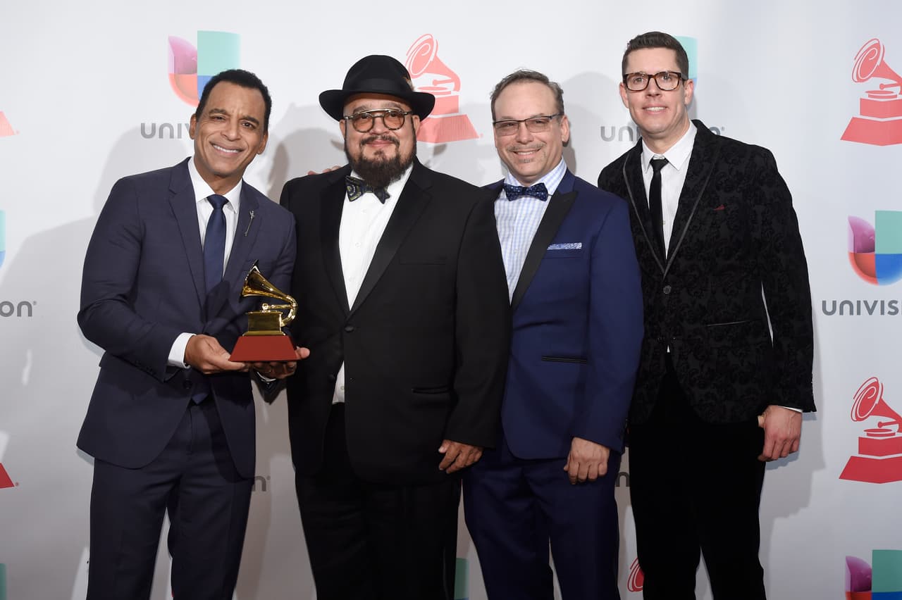 <b>Jon Secada</b>
<br>
<b>Gramófonos ganados: </b>1
<br>
<b>Categorías en las cuales ganó:</b>
<br>Mejor Álbum Tropical Tradicional