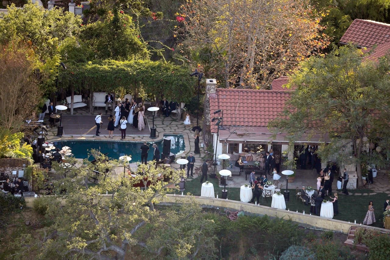 Fotos aéreas del evento daban cuenta de que se llevó a cabo con normalidad, en Studio City, California.