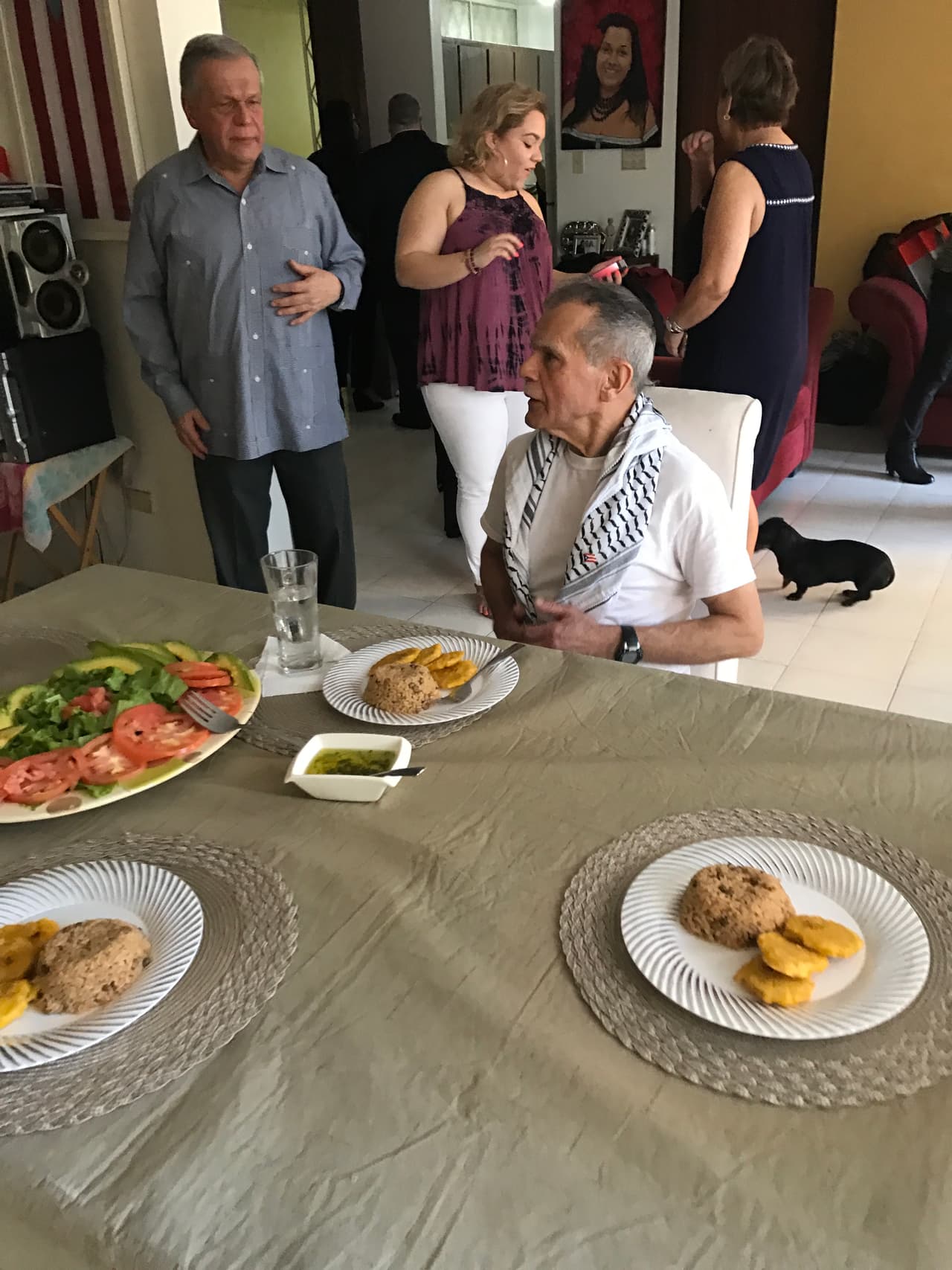 Su primera comida de bienvenida no podía ser otra que arroz con gandules, plato típico boricua, ya que además, Oscar no come carne.