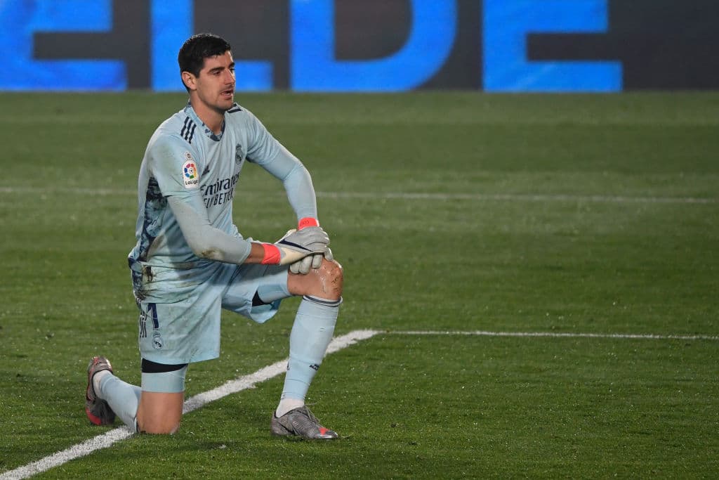 Los de Zidane fueron superados 1-2 en su décimo encuentro de la competición española. Lucas Pérez (5’) abrió el marcador para los visitantes y Joselu (49’) creció la diferencia. Casmiro (86’) descontó, pero no fue suficiente para evitar la derrota.