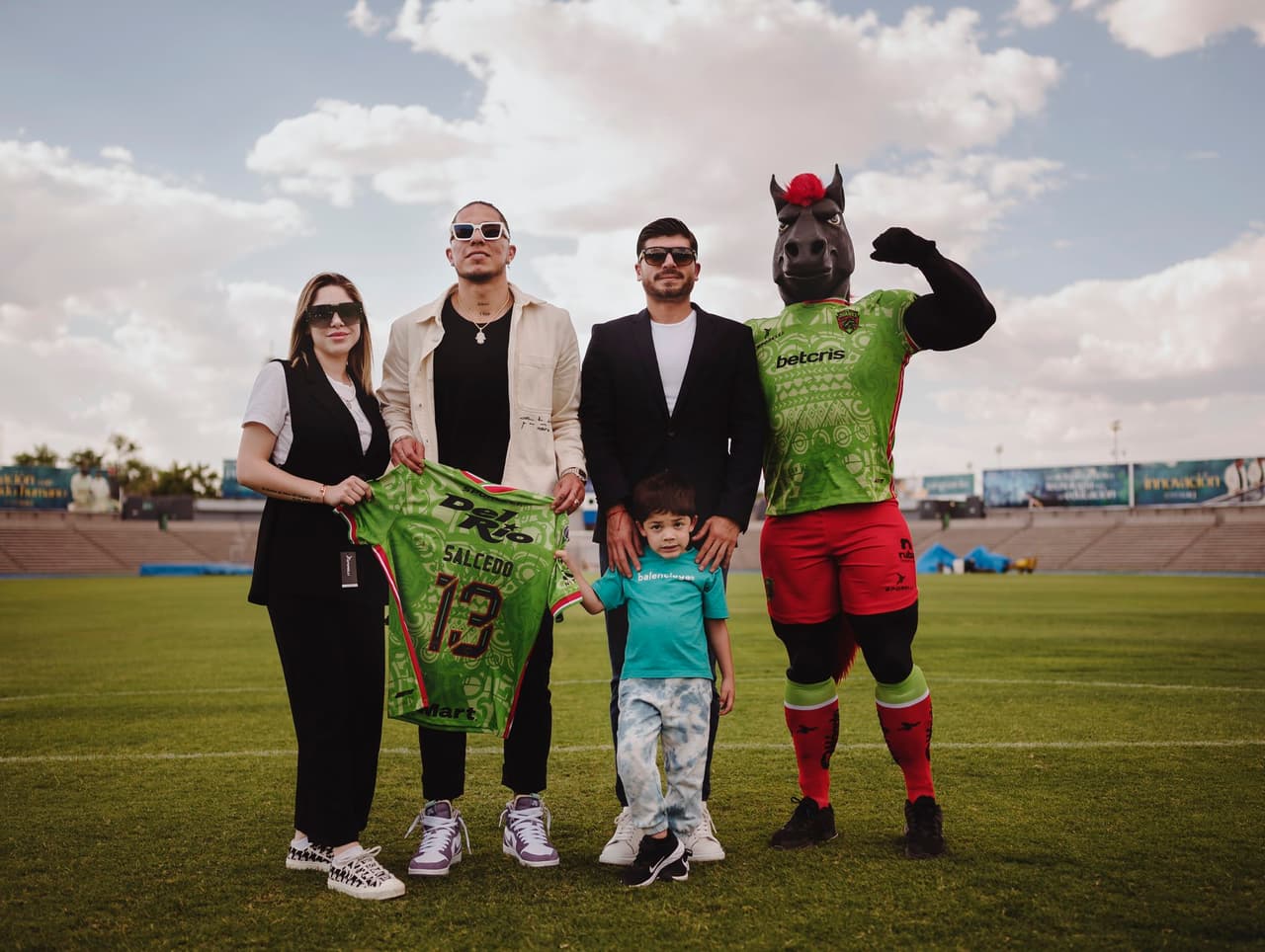 El defensa mexicano Carlos Salcedo regresó a la Liga MX con FC Juárez seis meses después de que saliera de Tigres para ir a la MLS con Toronto FC.