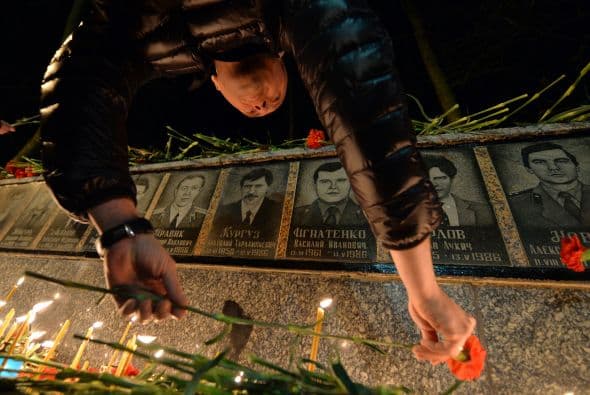 "Jamás debemos olvidar a los incontables hombres, mujeres y niños afectados por la contaminación radiactiva, ni a los trabajadores de emergencia que arriesgaron su vida, ni a las más de 330 mil personas arrancadas de sus casas ni a las millones de personas que viven en zonas contaminadas", dijo Ban en un comunicado.