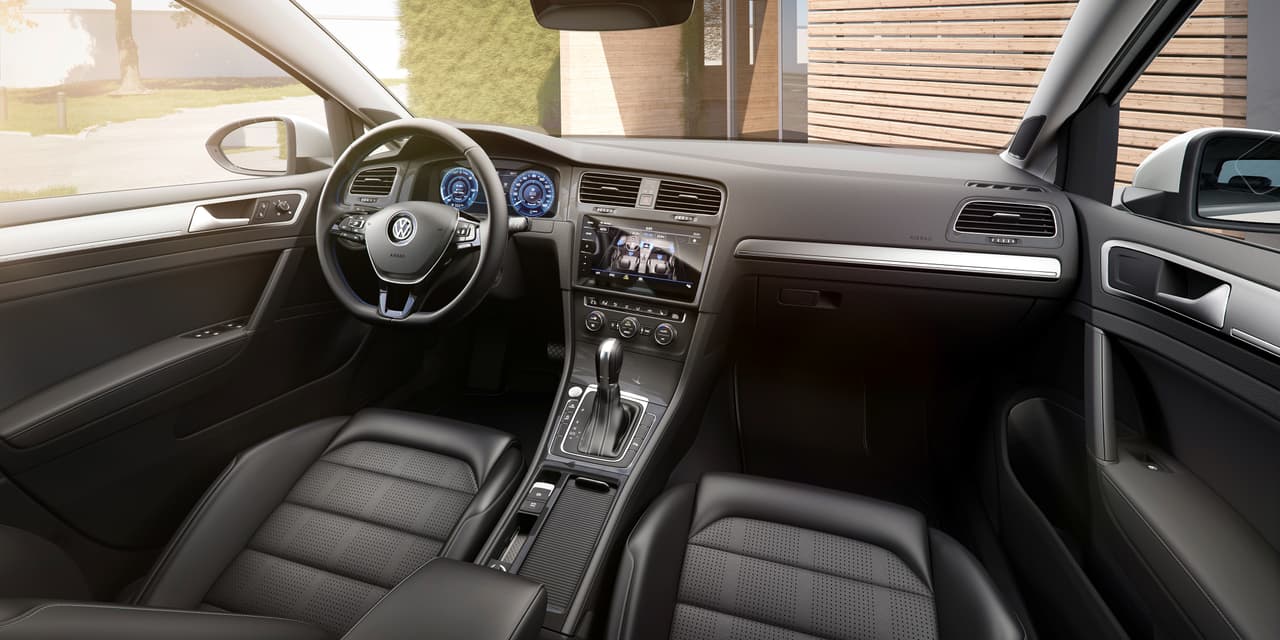 Los compradores del Volkswagen e-Golf 2017 pueden también optar por un sistema de información y entretenimiento opcional Discover Pro con pantalla de Cristal de 9 pulgadas e interface de entrada configurable.
<br>