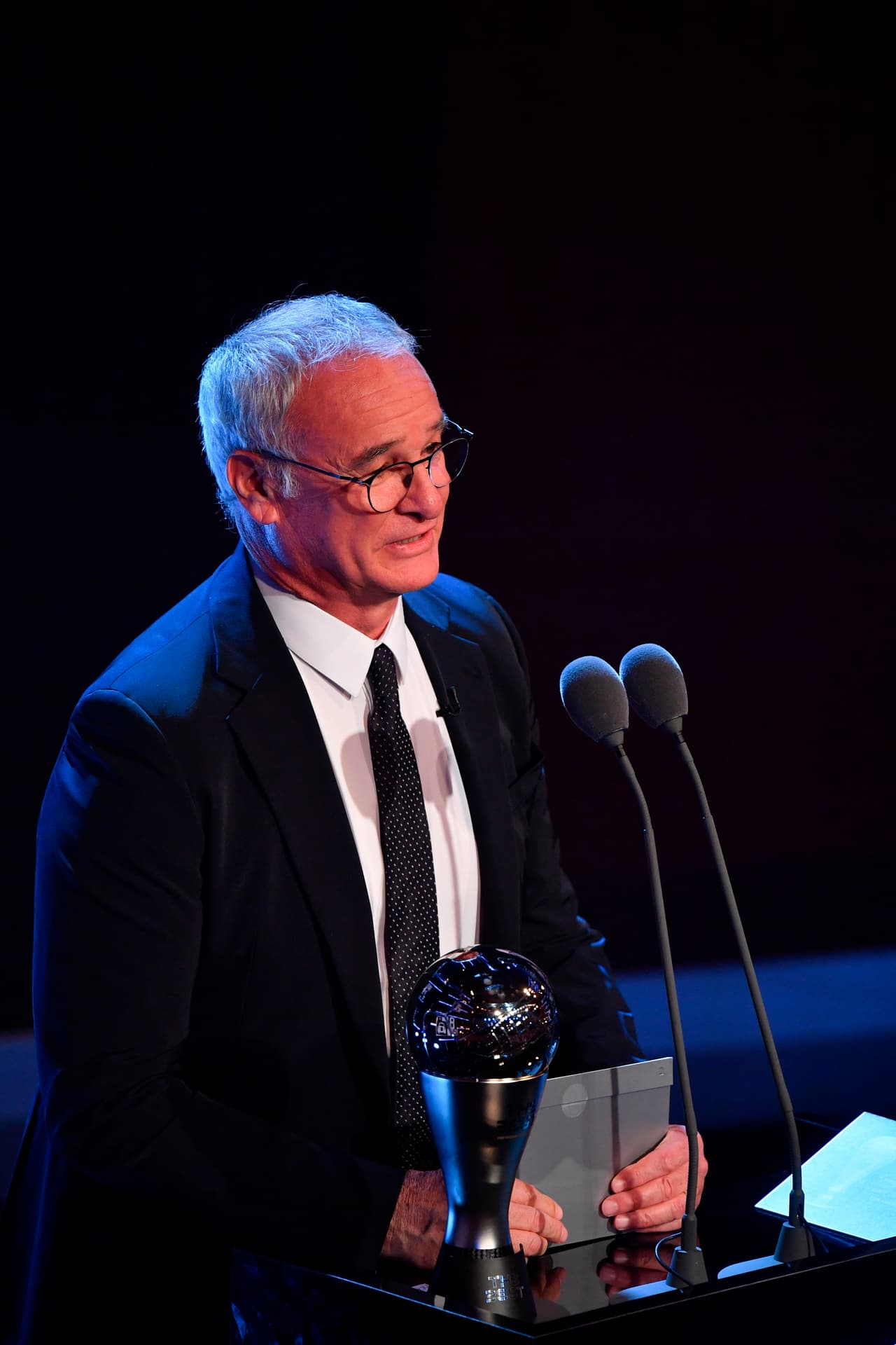 El segundo premio de la noche fue el de
<b>Mejor Entrenador, </b>entregado por Claudio Ranieri.