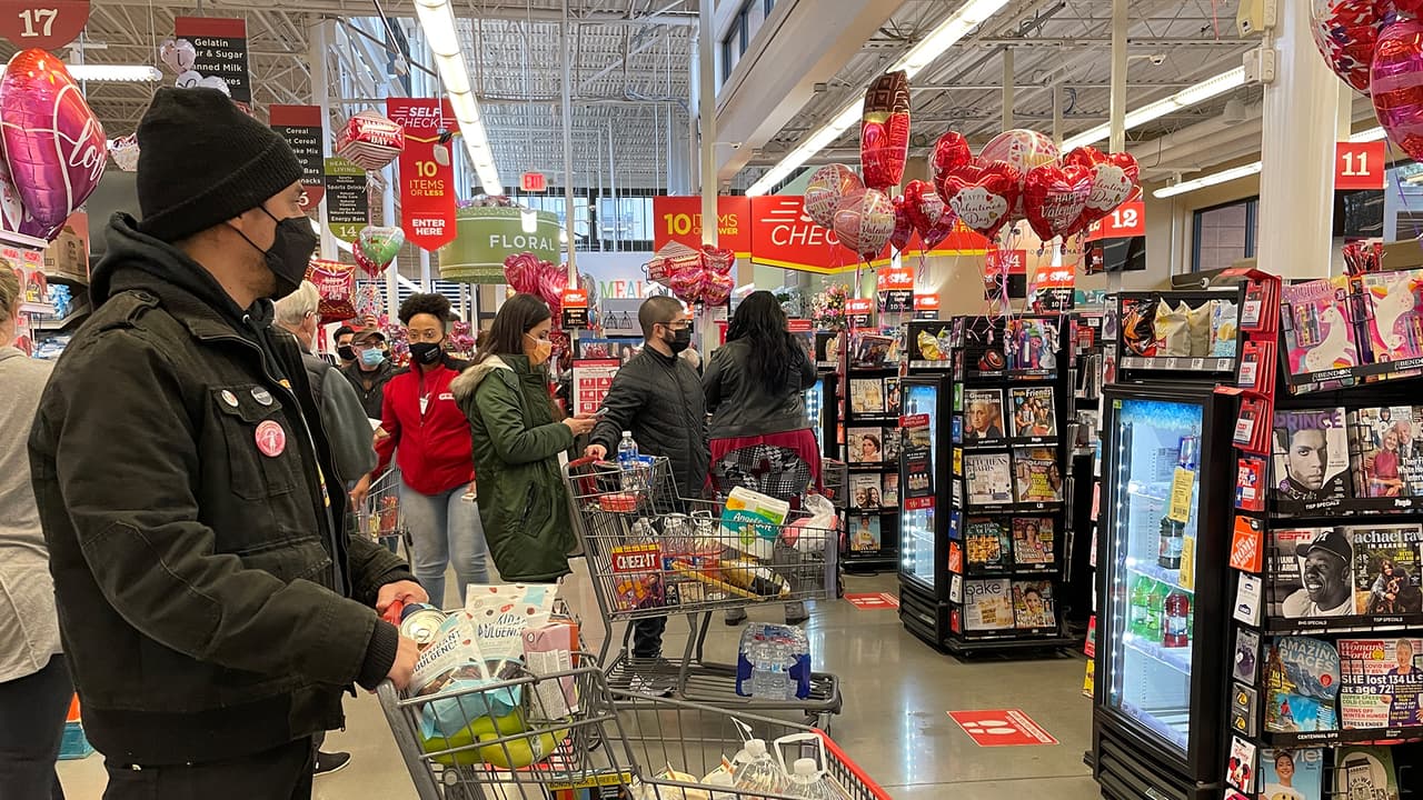 Las compras en masa se dan en pleno Día del Amor y la Amistad.