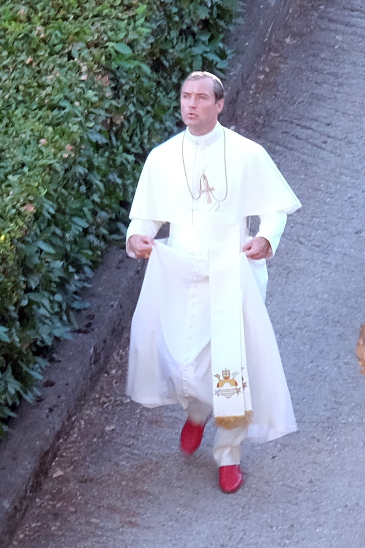 ¿Les gusta cómo luce de esta manera? En verdad sí parece un cura.