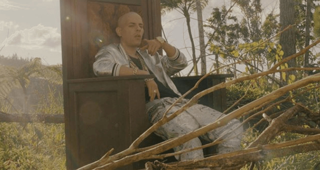 "El 
<b><a href="https://www.usmarshals.gov/">U.S. Marshals </a></b>y la Policía de Puerto Rico están involucrados en la búsqueda" de Kendo Kaponi, confirmó este miércoles, a Univision Entretenimiento, el detective a cargo del caso, Shane Ditty.