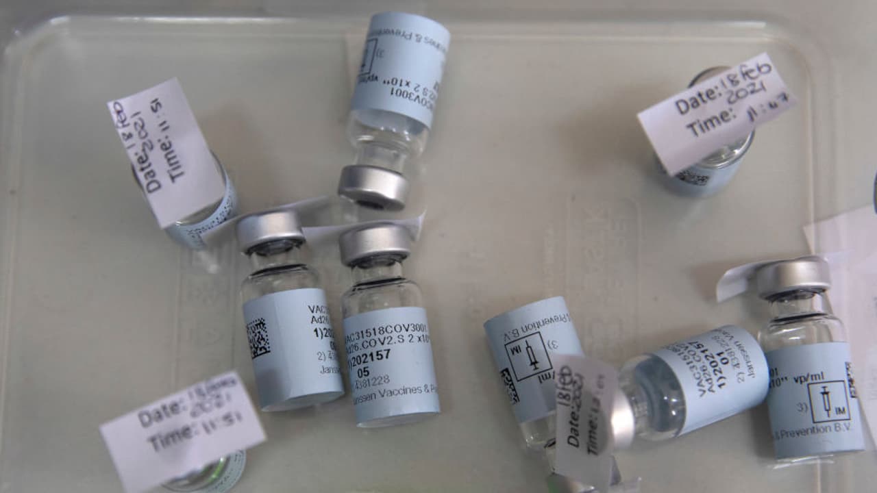 Chicago se alista para recibir el primer cargamento de las vacunas de Johnson & Johnson este martes