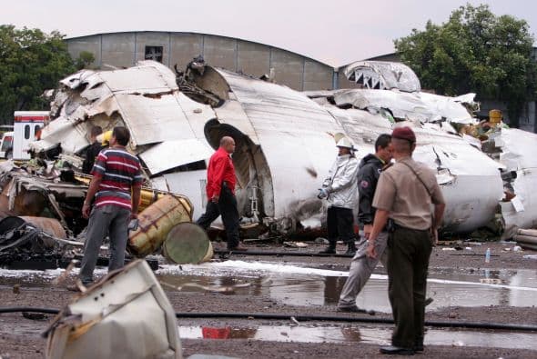 13 de septiembre de 2010. El avión ATR-72 de Conviasa se estrelló a pocos kilómetros del aeropuerto dePuerto Ordaz, con 47 pasajeros y cuatro tripulantes, , en un patio de la Siderúrgica del Orinico (SIDOR), empresa que recién había sido expropiada por el gobierno a la compañía argentina Techint. ¿Quiénes estaban ahí? Juau (abrió el cofre que venía con el sarcófago), El Aissami, la fiscal y Esteban (según crónica de Tu Noticiero Digital).