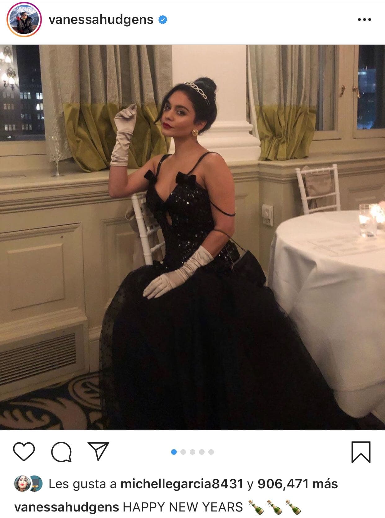 Incluso, la actriz también publicó varias imágenes celebrando Año Nuevo, en ninguna tampoco se vio al actor de 
<b>'Arrow'</b>. 
<br>