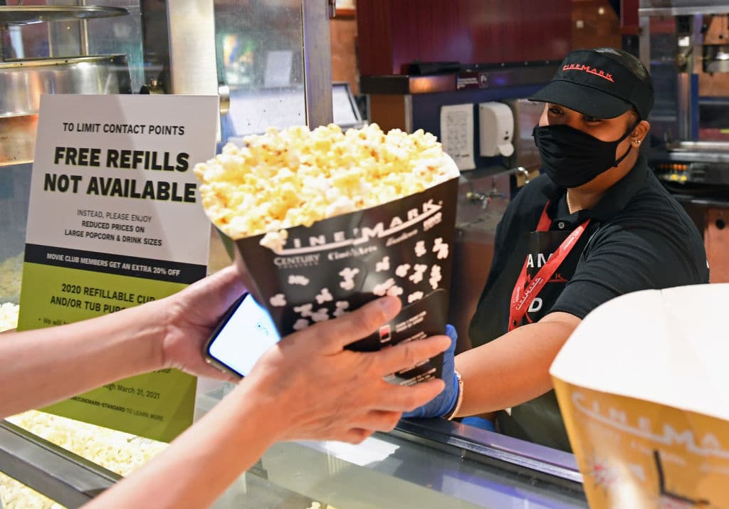 En los principales cines de EEUU no exigirán mascarilla a las personas vacunadas