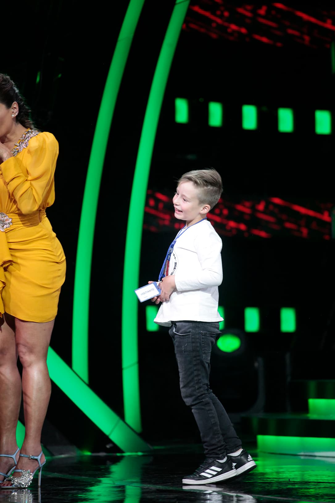 Mateo no tuvo oportunidad de dar mayores detalles sobre el proceso de adopción, sólo dijo que "estaba padre" tener una mascota en casa.